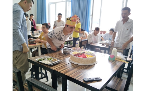 火紅六月，濃情生日會